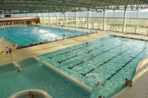 Vue des bassins de la piscine Némausa.